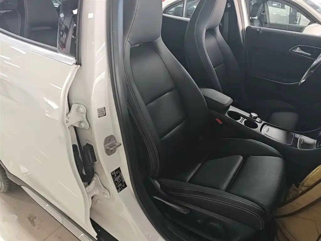 Mercedes-Benz GLA 2017 GLA 200 Dynamic фото 25