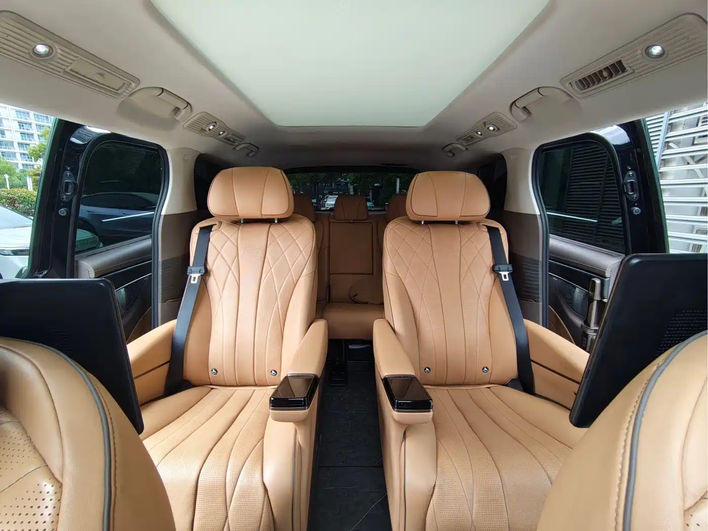 Denza D9 2022 DM-i 970 All-Wheel Drive Honor Edition фото 9