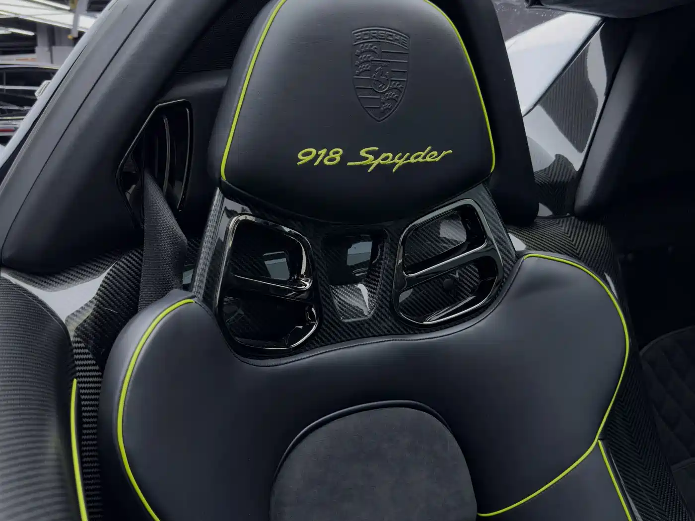 Porsche 918 Spyder 2014 4.6L фото 26