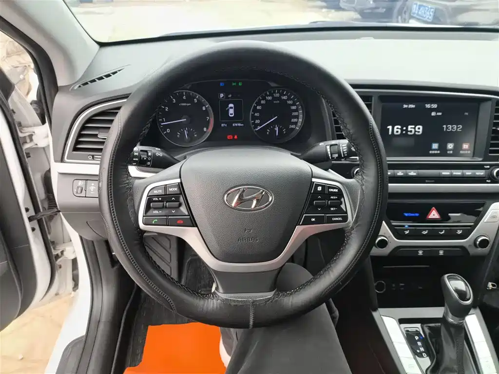 Hyundai Elantra 2018 1.6L Automatic 15th Anniversary Special Edition фото 7