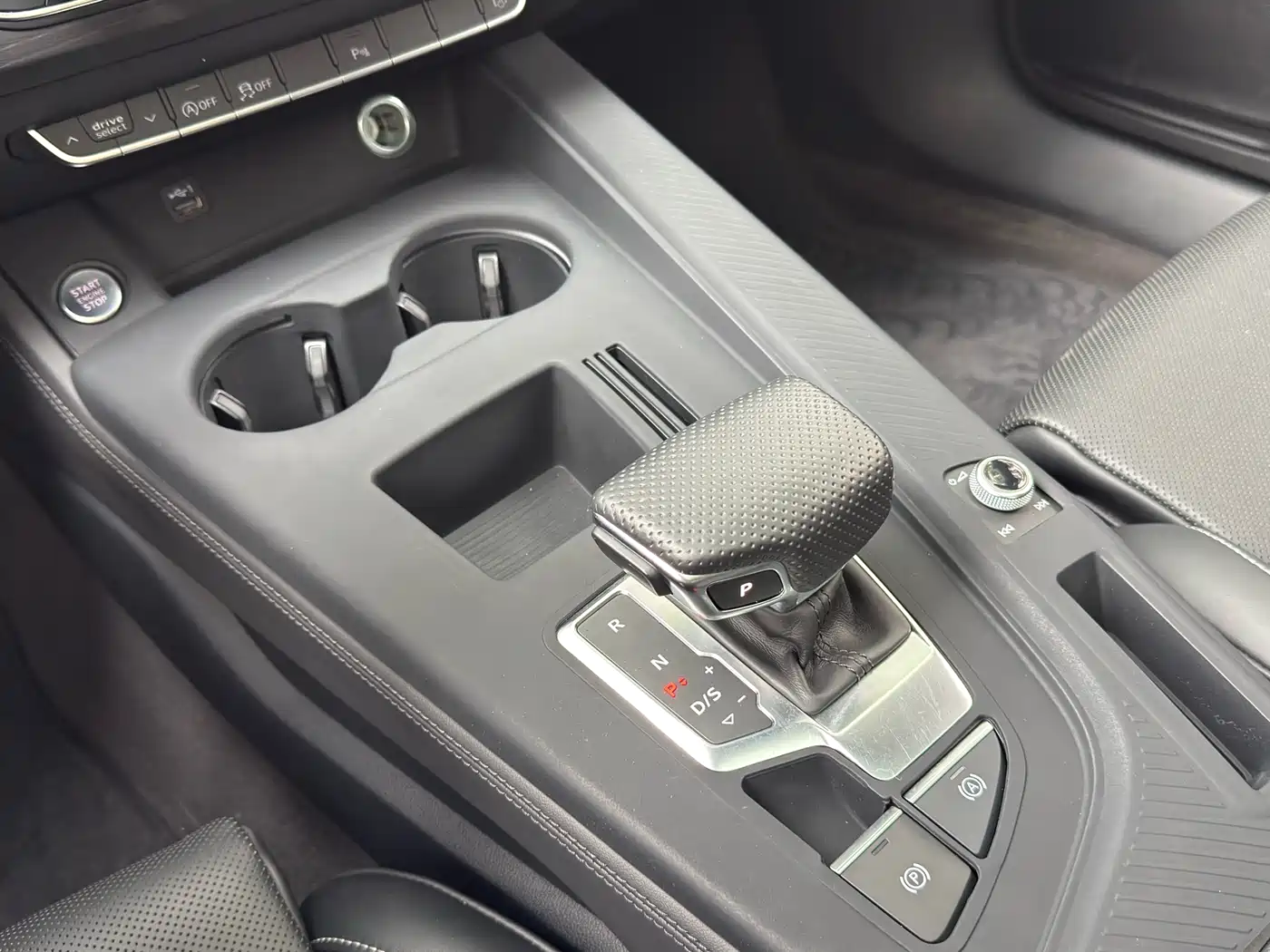 Audi A4L 2024 40 TFSI Luxury Dynamic фото 17
