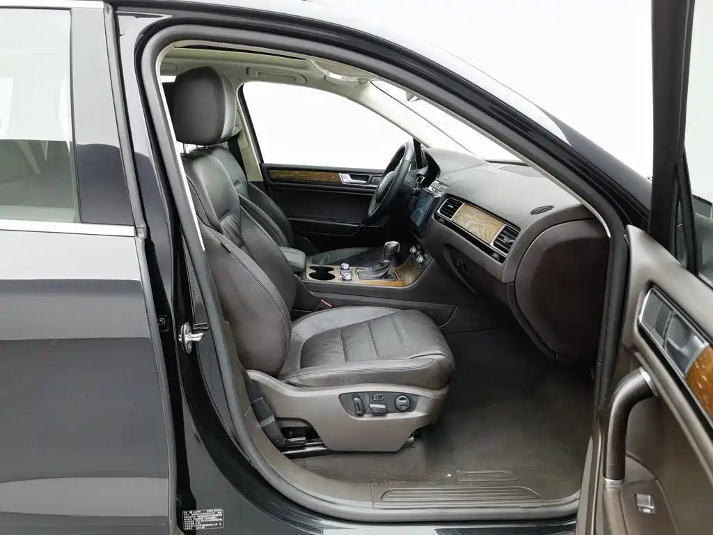 Volkswagen Touareg 2018 2017 3.0TSI Explorer Edition