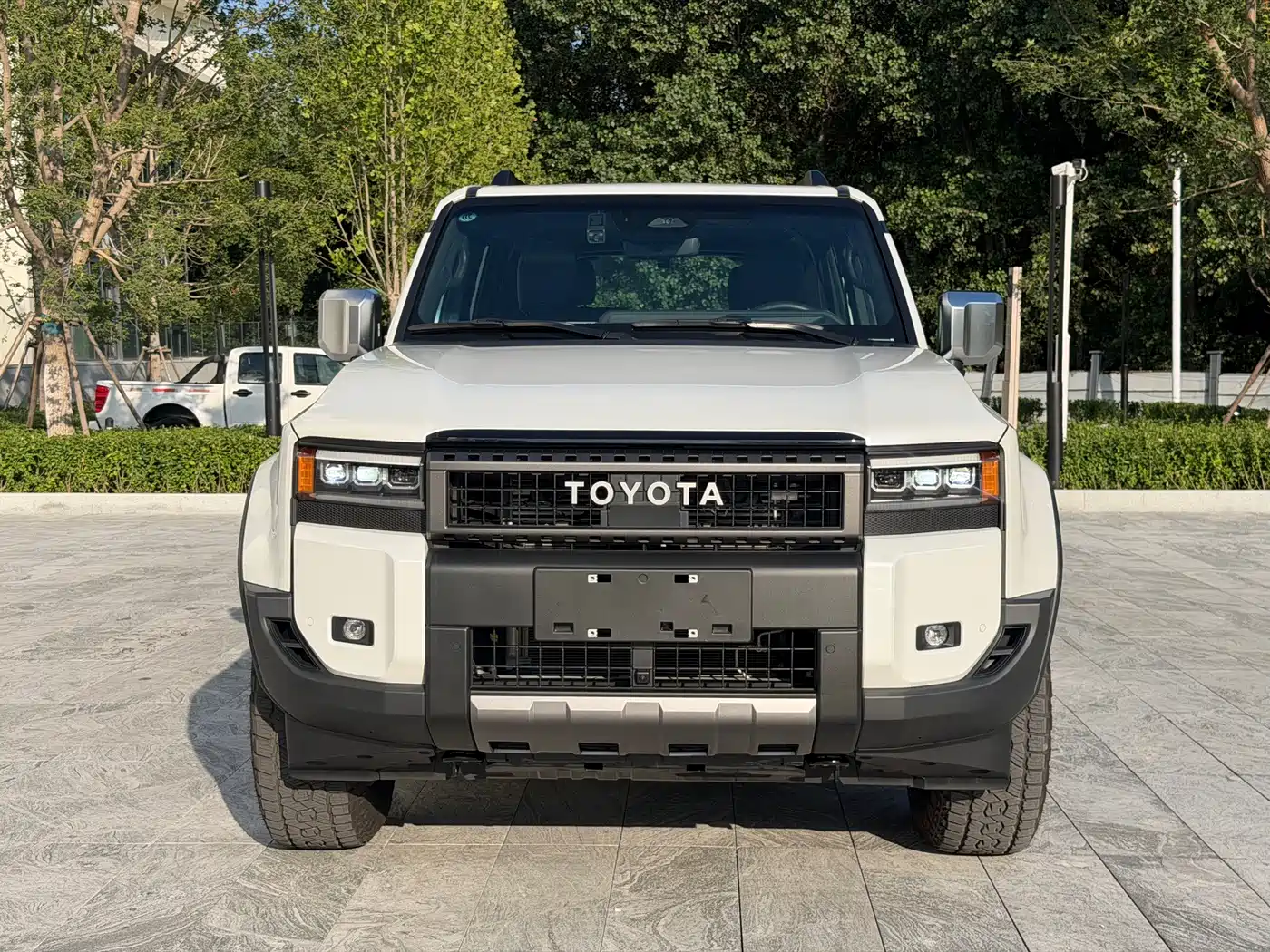 Photo 2 - Toyota Prado