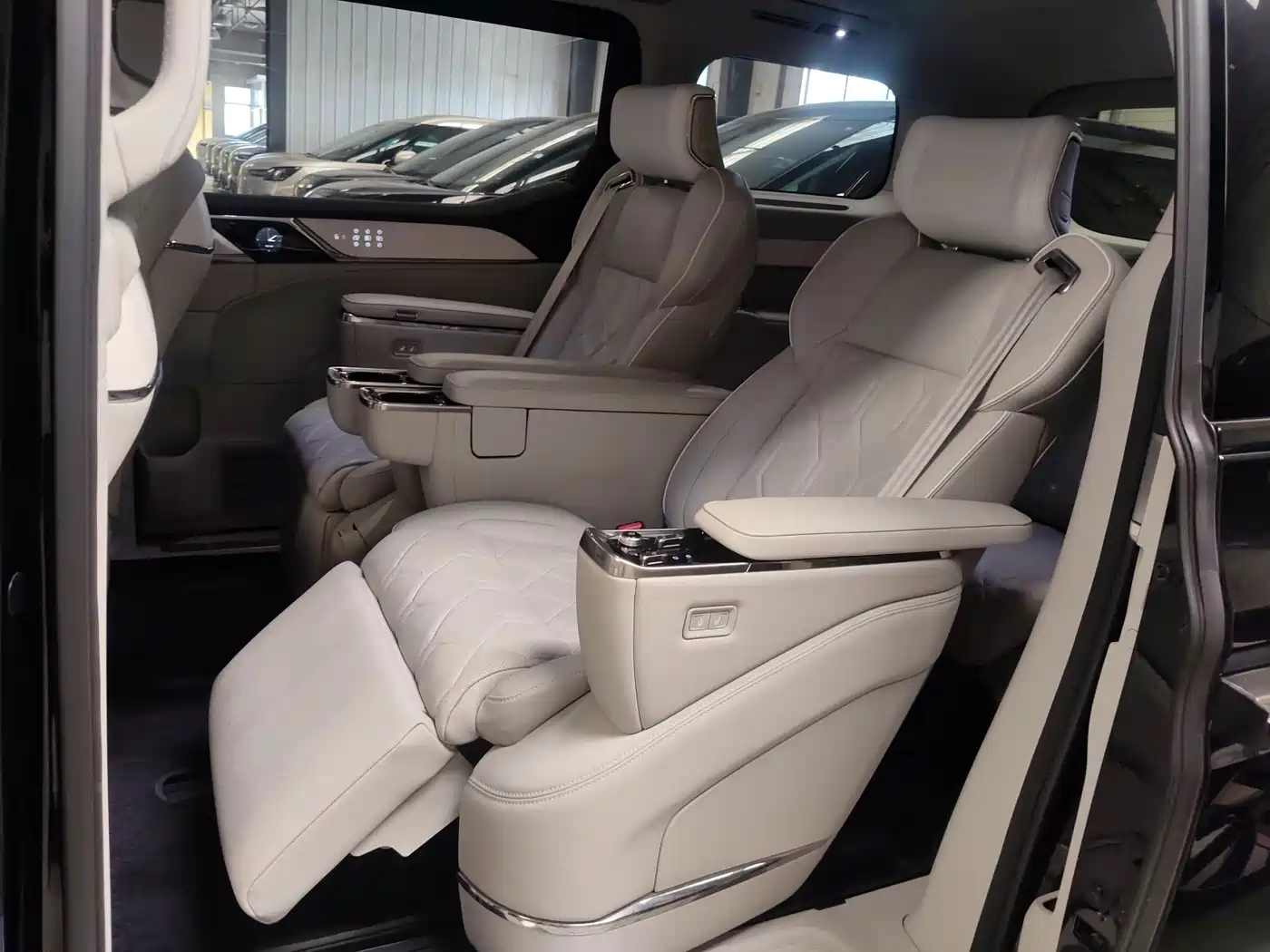 Volvo EM90 2024 2025 Ultra Six-Seater