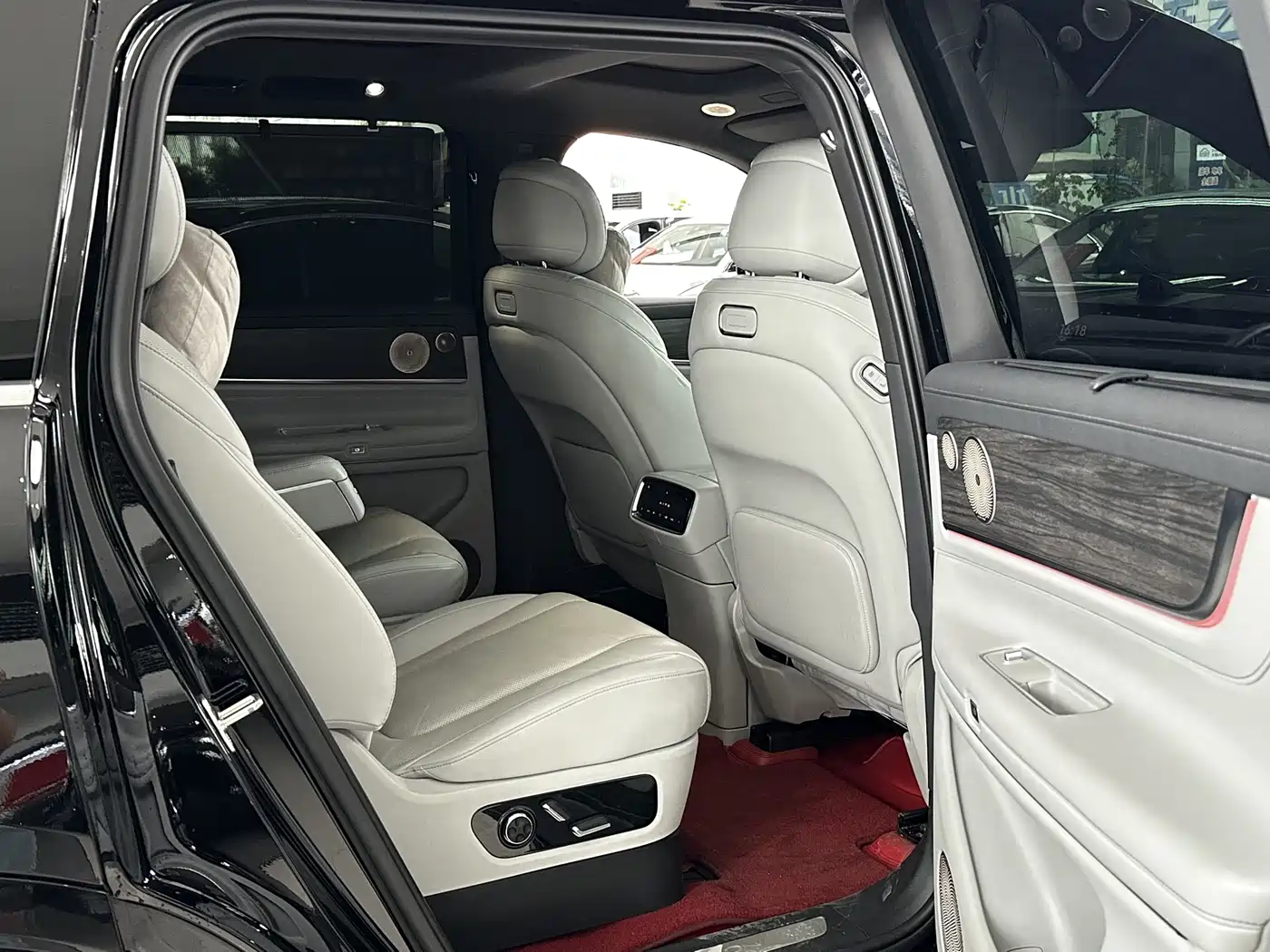 AITO Wenjie AITO M9 2024 Range Extender Max Edition 42kWh 6-seater фото 11