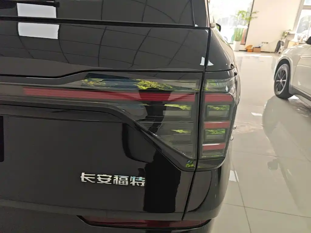 Фото 8 - Ford Edge
