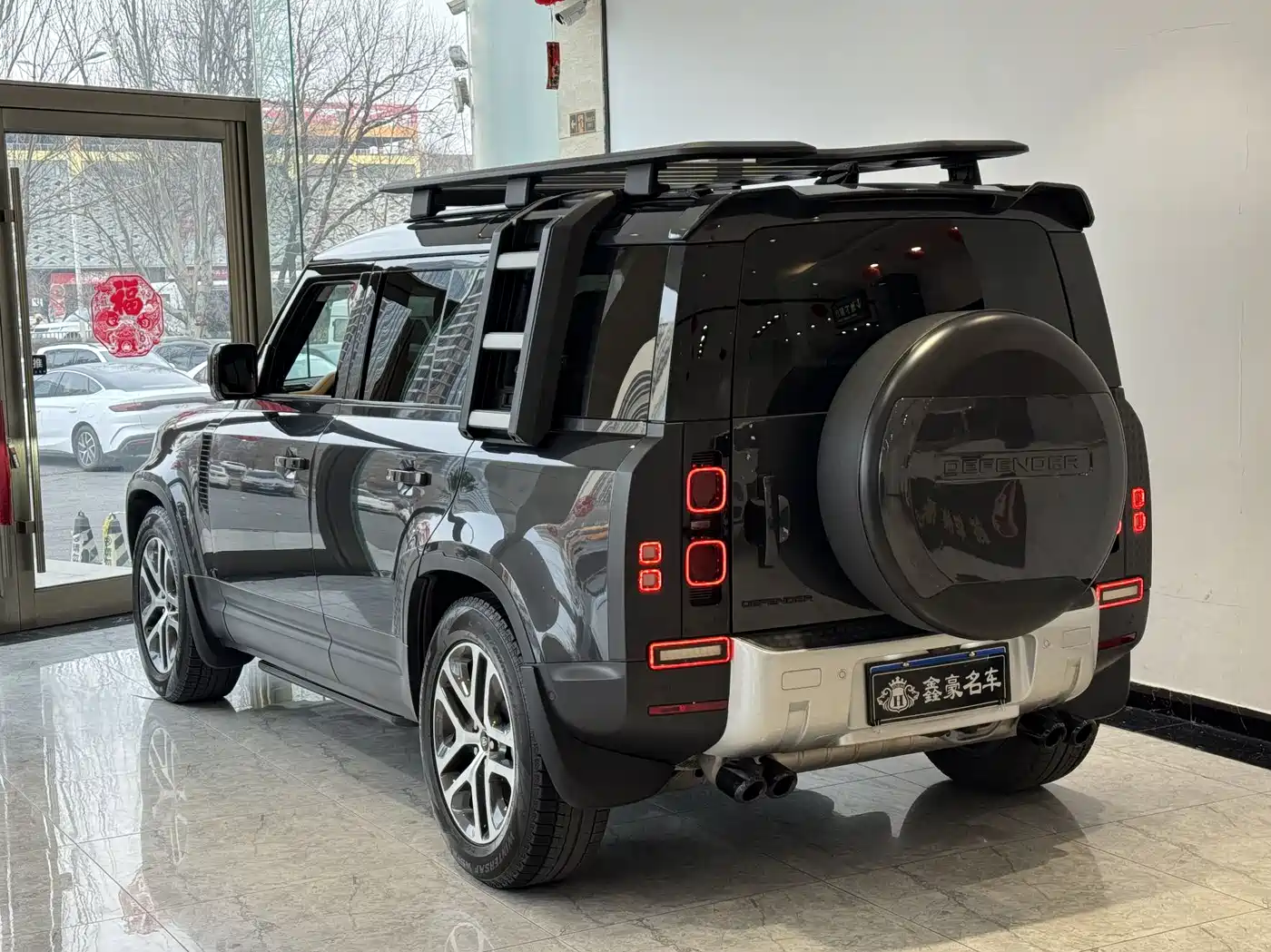 Land Rover Defender 2023 Model 110 3.0T P400 Dark Special Edition фото 23