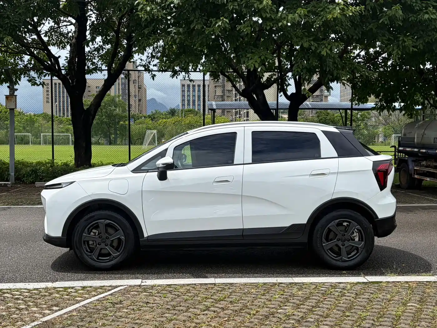 Фото 4 - Geely Geometry E Firefly