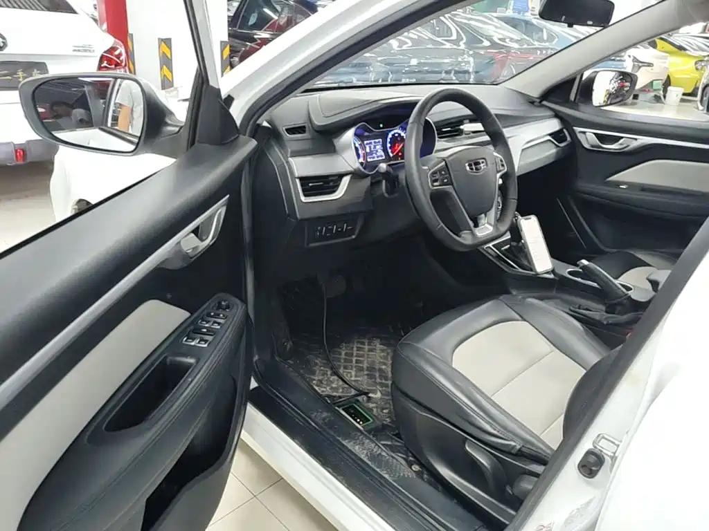Фото 16 - Geely Vision