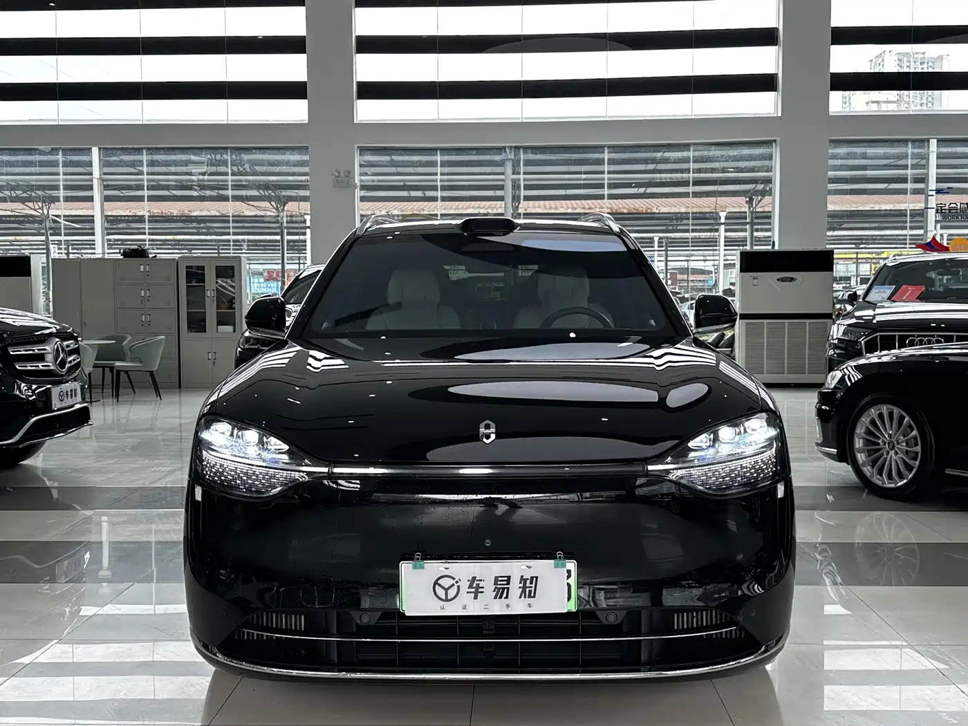 AITO Wenjie AITO M9 2024 Range Extender Max Edition 42kWh 6-seater фото 2