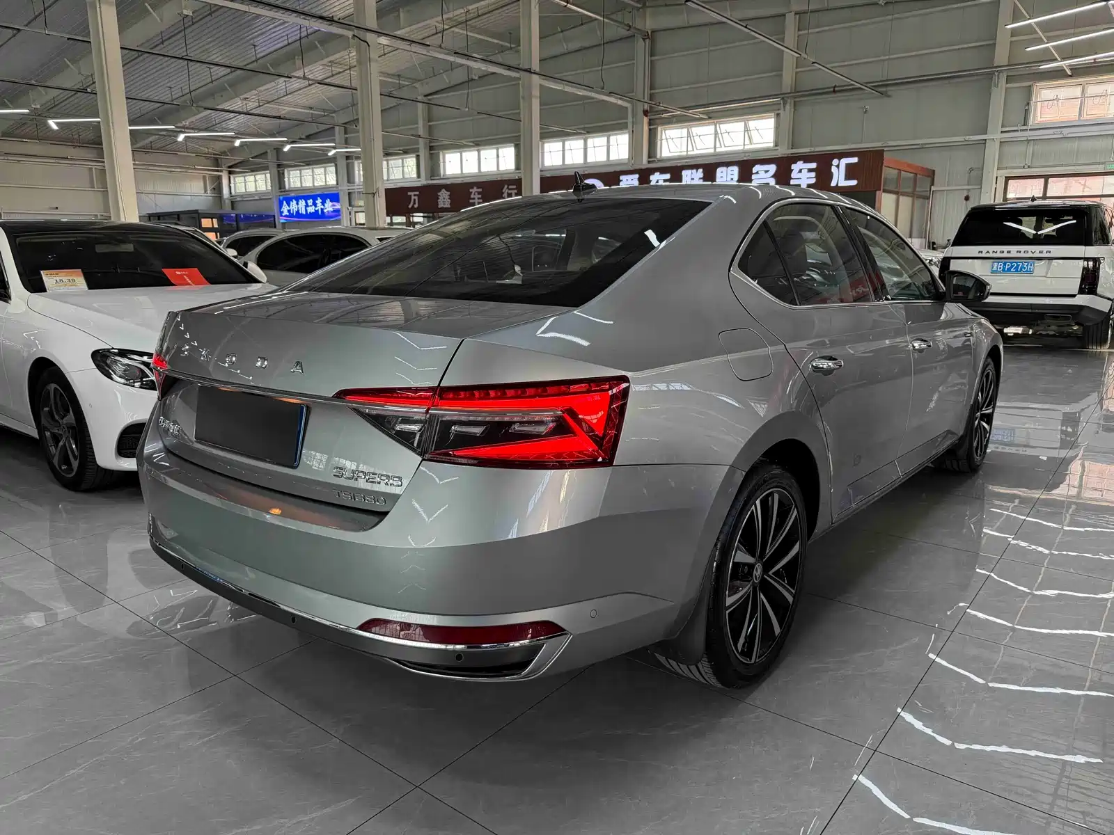 Фото 4 - Škoda Superb