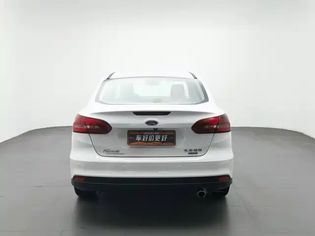 Ford Focus 2015 Sedan EcoBoost 180 Automatic Flagship — фото 4