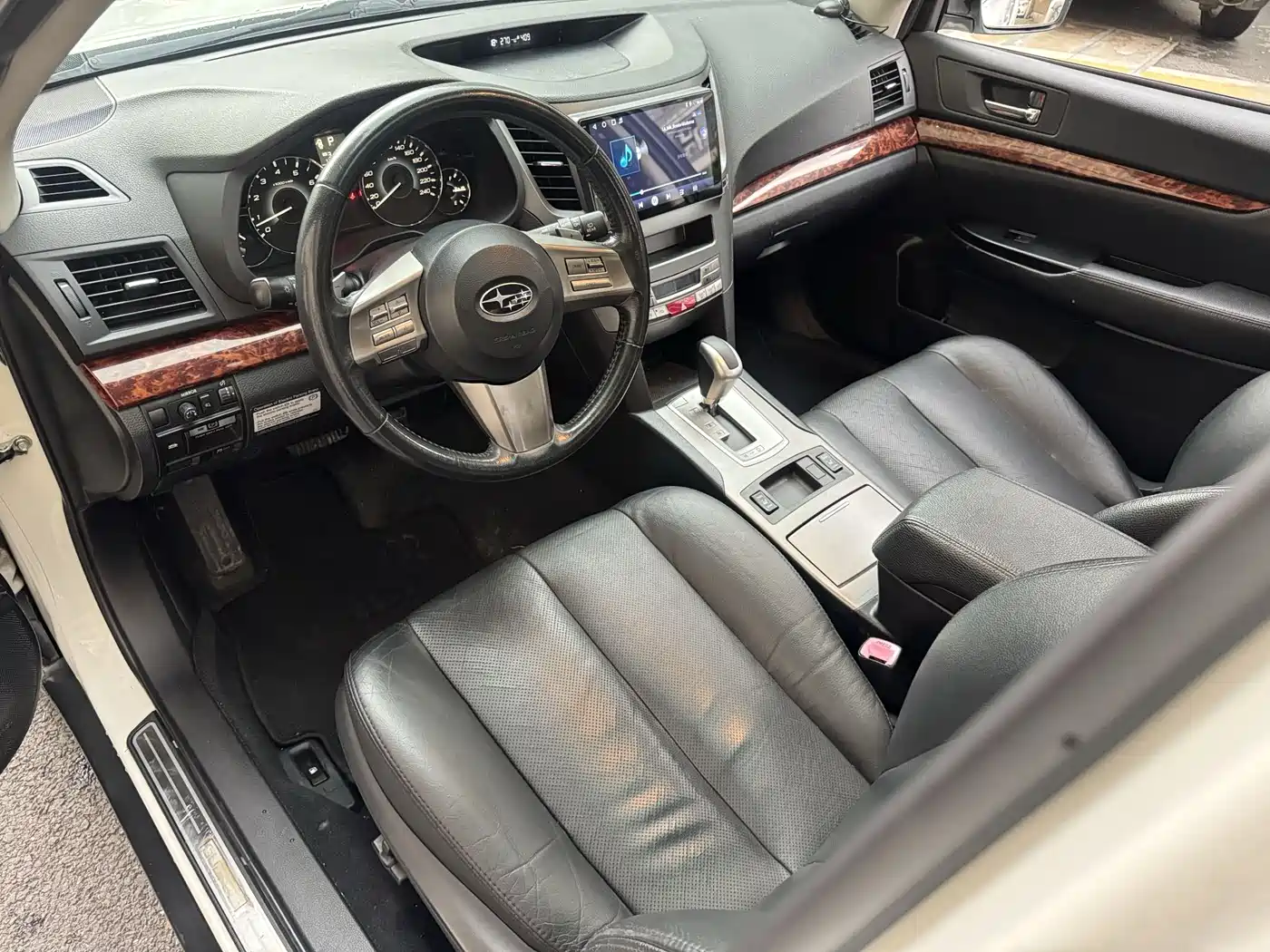 Subaru Outback 2011 2.5i Luxury Navigation Edition фото 11