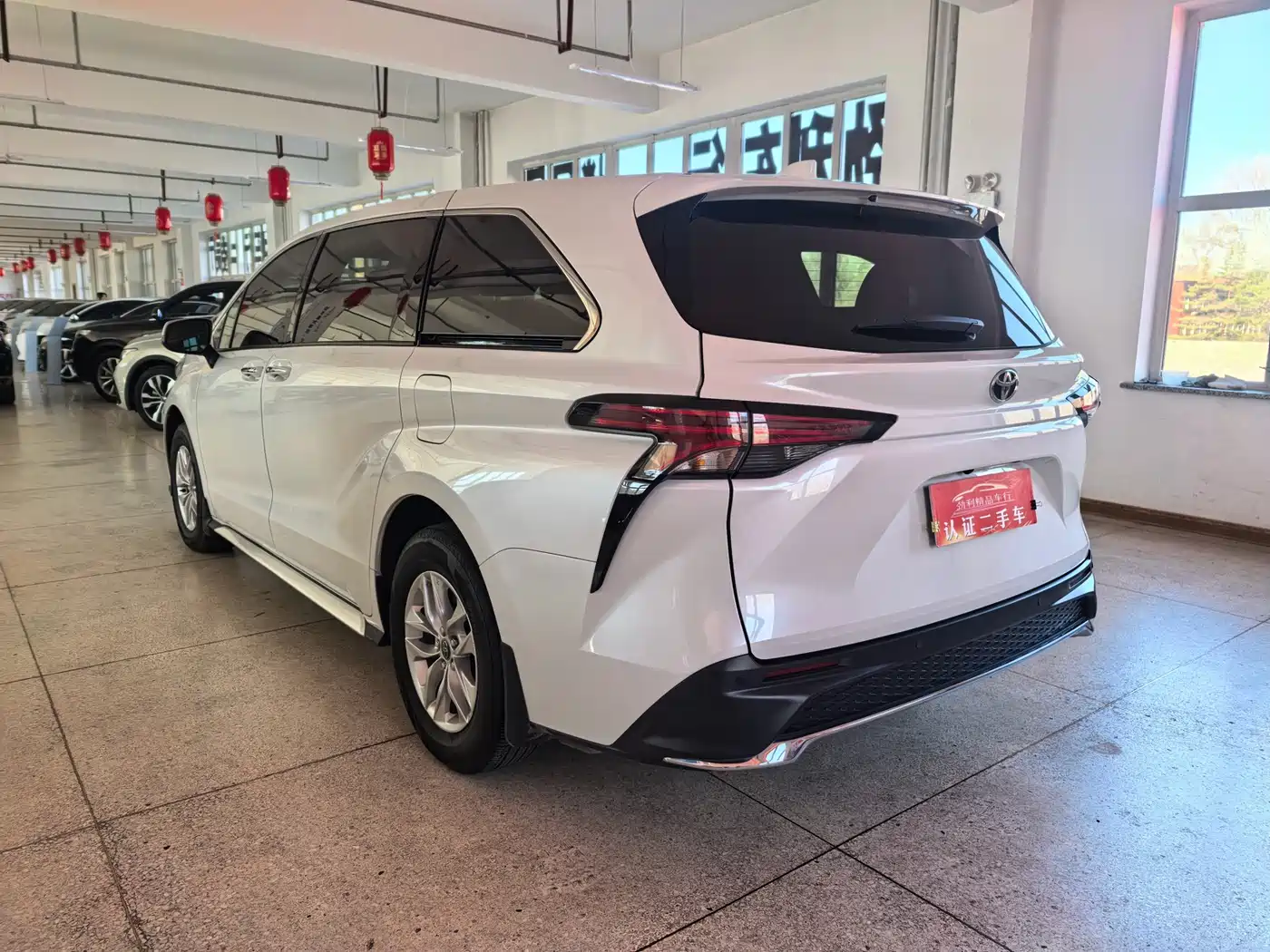 Toyota Granvia 2024 2.5L Hybrid Comfort фото 4