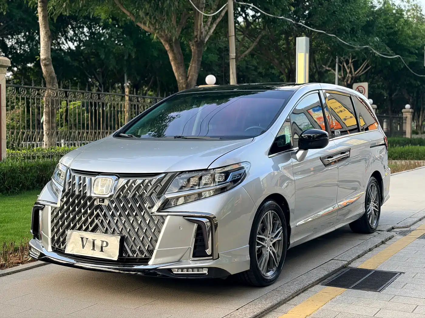 Honda Elysion 2019 2.0L Hybrid Supreme Edition