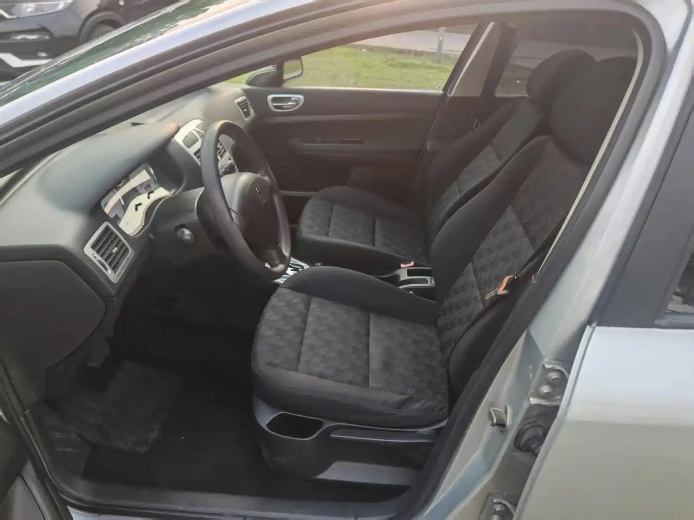 Peugeot 307 2009 2009 Model Hatchback 1.6L Automatic Aile Edition