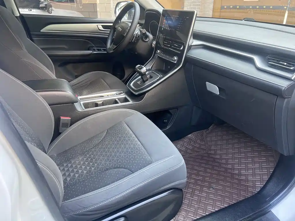Фото 6 - Haval M6