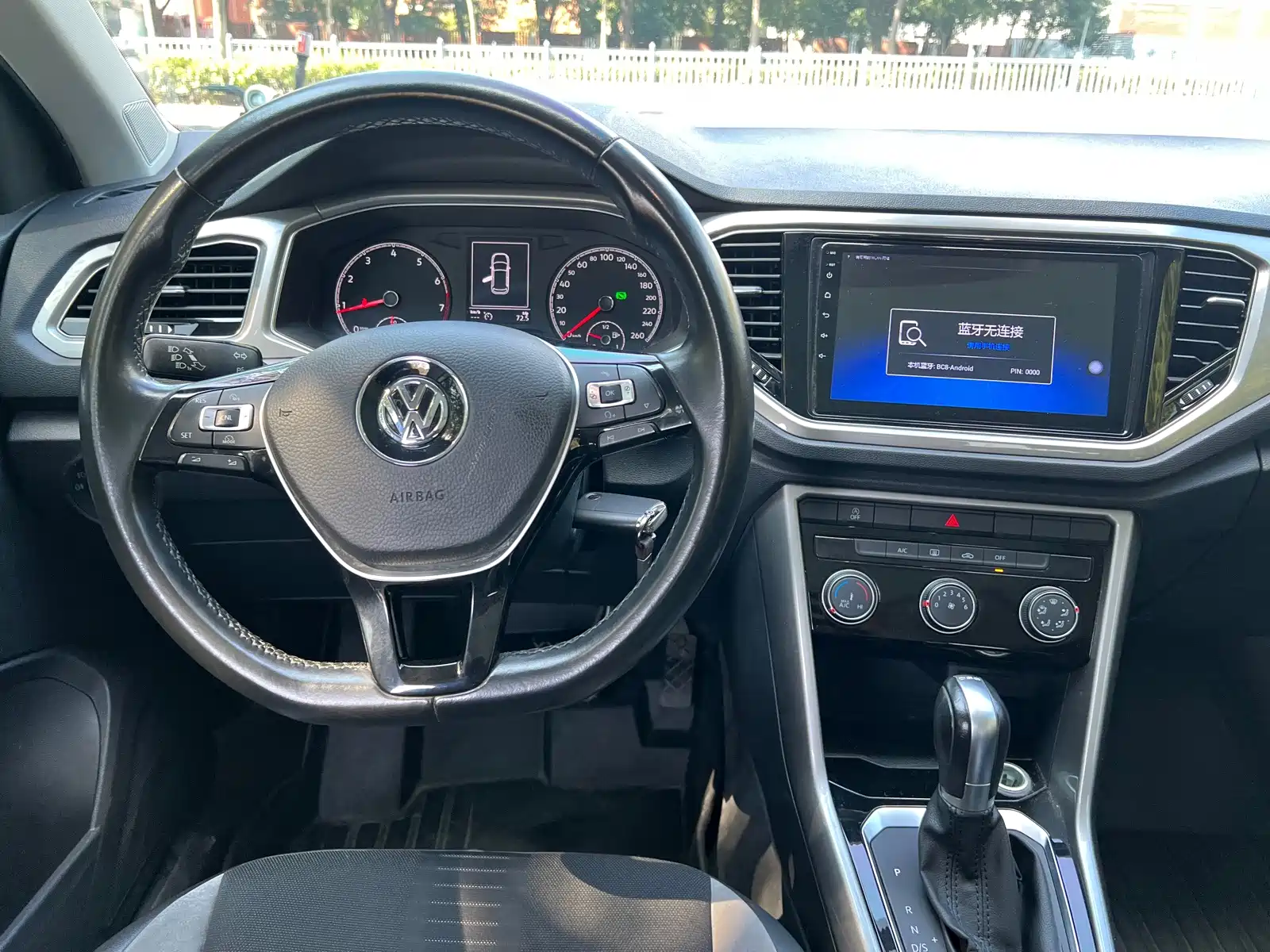 Photo 10 - Volkswagen T-ROC
