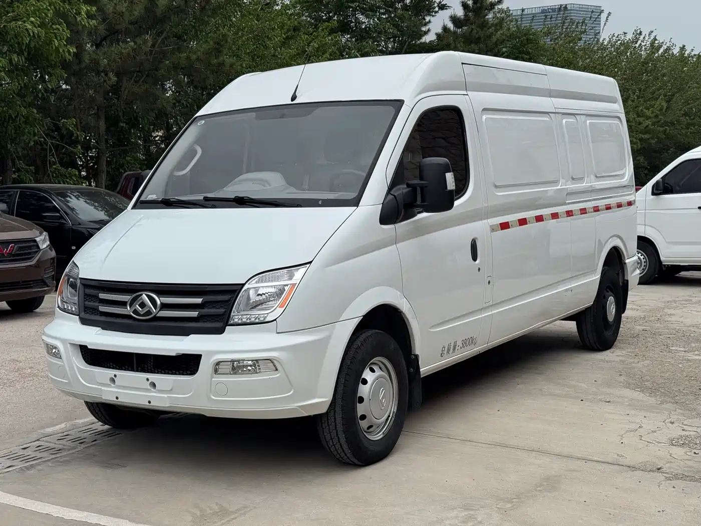 SAIC Maxus Xintu V80 2021 2.0T Manual Classic City Delivery King Long Wheelbase Medium Roof 3-seater