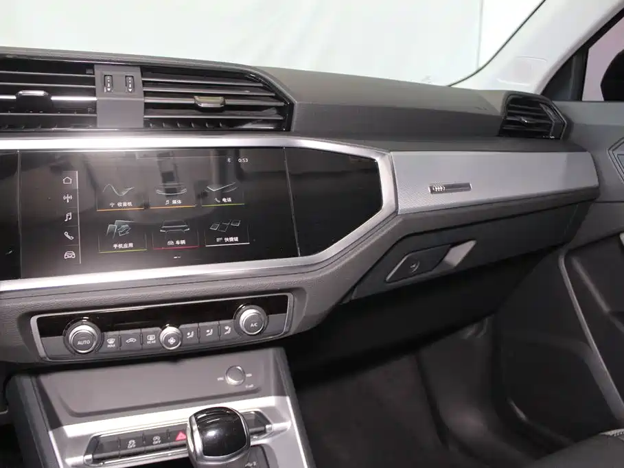 Фото 13 - Audi Q3