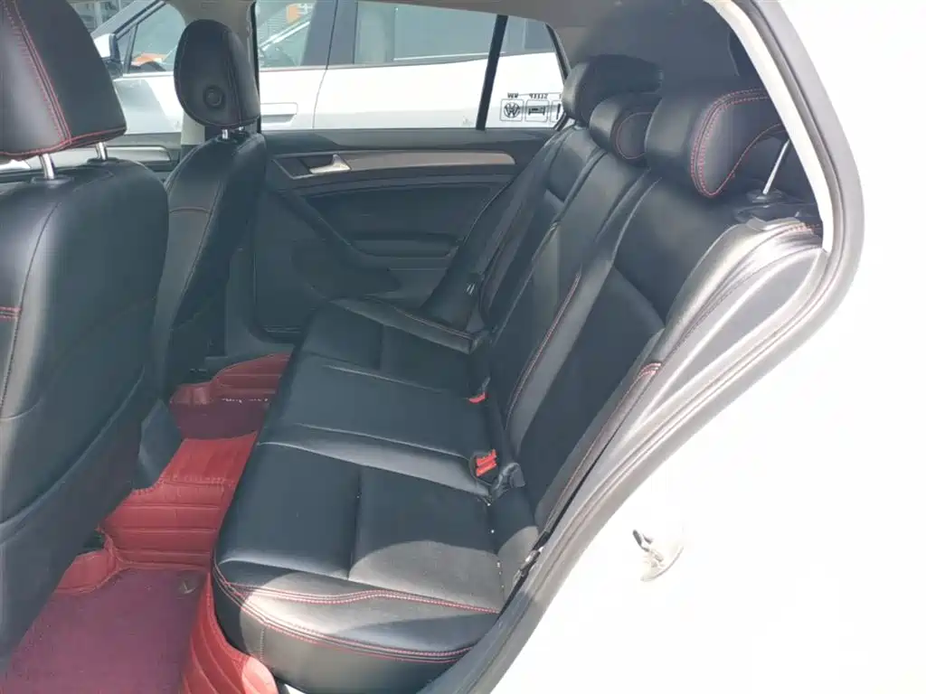 Volkswagen Golf 2014 1.6L Automatic Fashion Edition фото 17