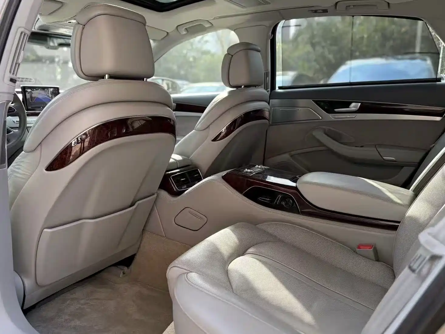 Фото 7 - Audi A8