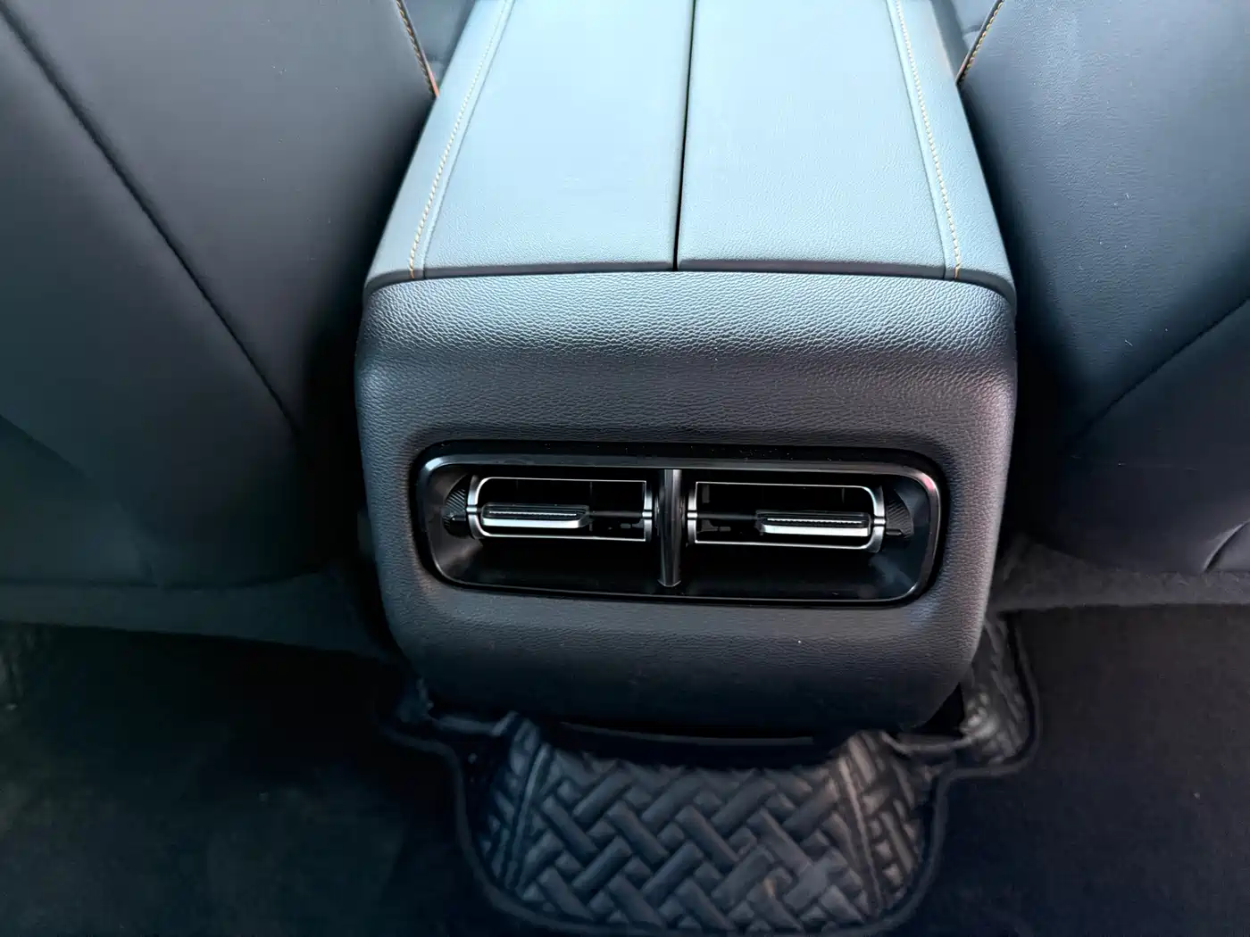 BAIC ORV Beijing Offroad BJ40 2024 Model 2.0T New Urban Hunter Pioneer Edition фото 10