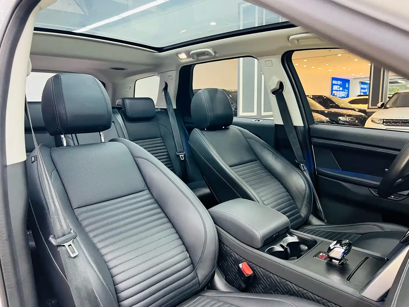 LAND ROVER DISCOVER SPORTS