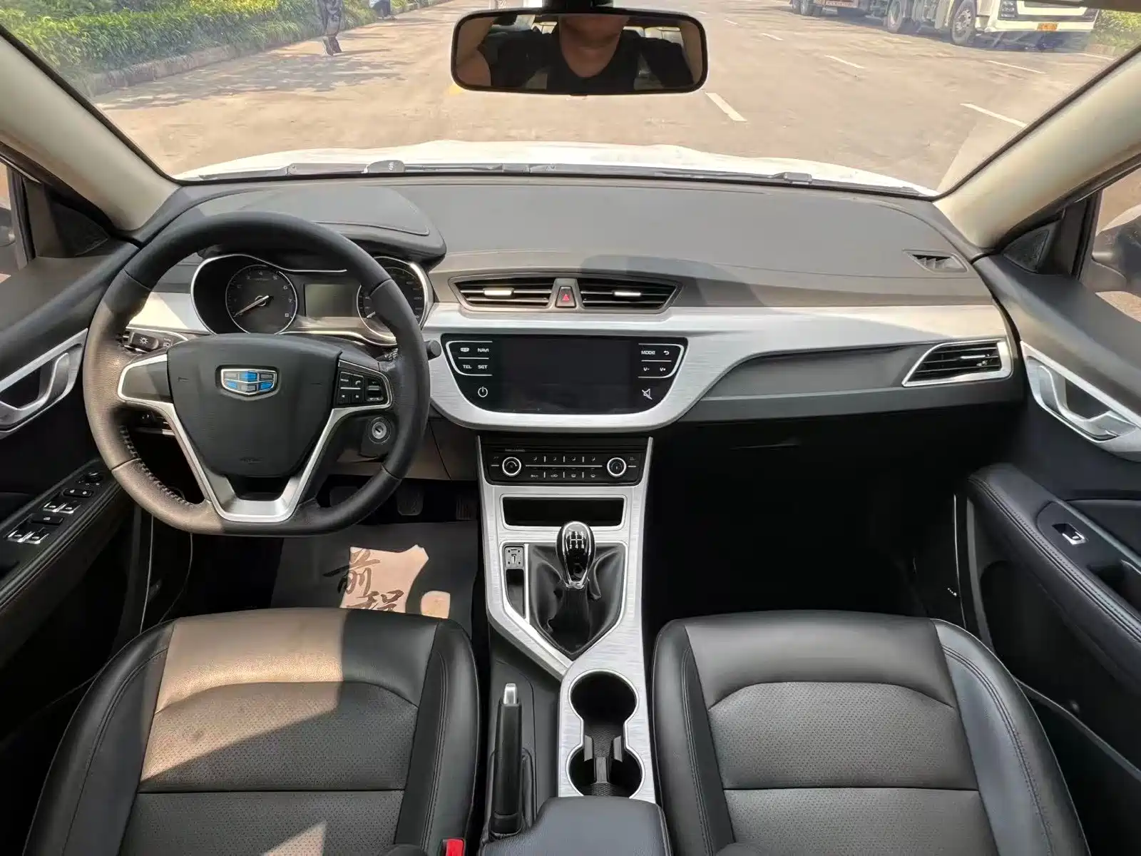 Фото 8 - Geely Vision