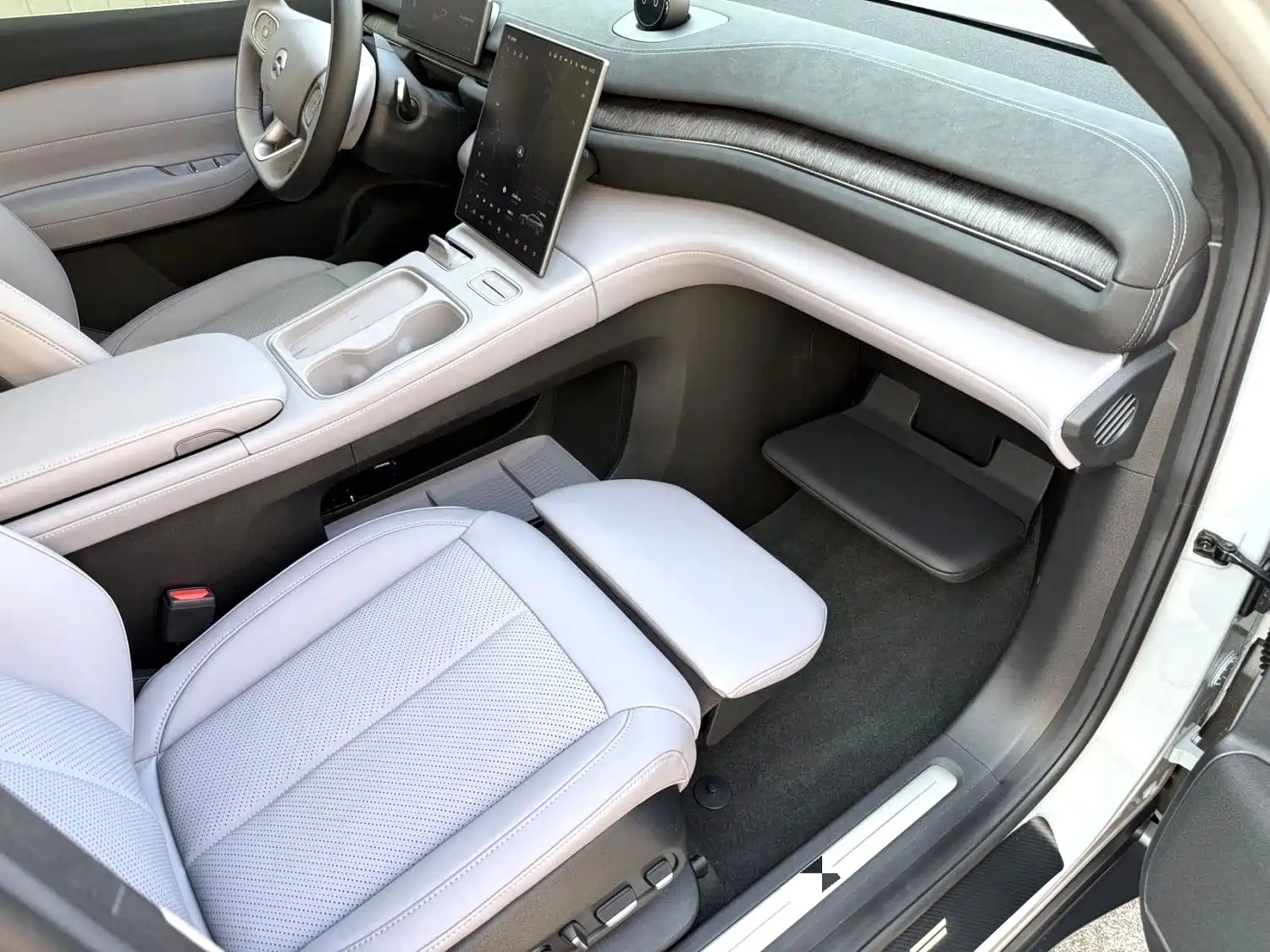 Фото 6 - NIO EC6