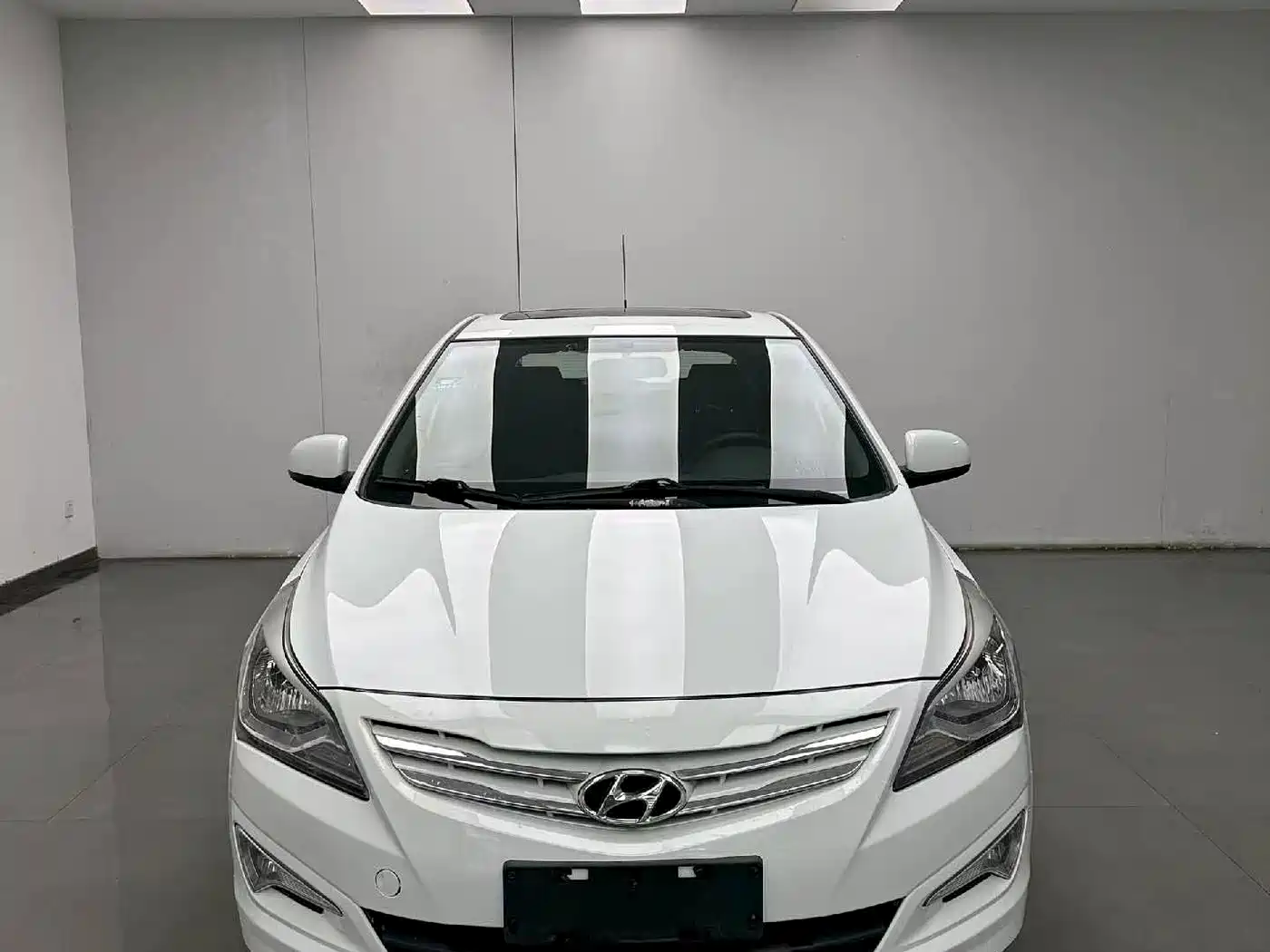 Hyundai Reina 2014 2014 Model 1.4L Automatic GLX