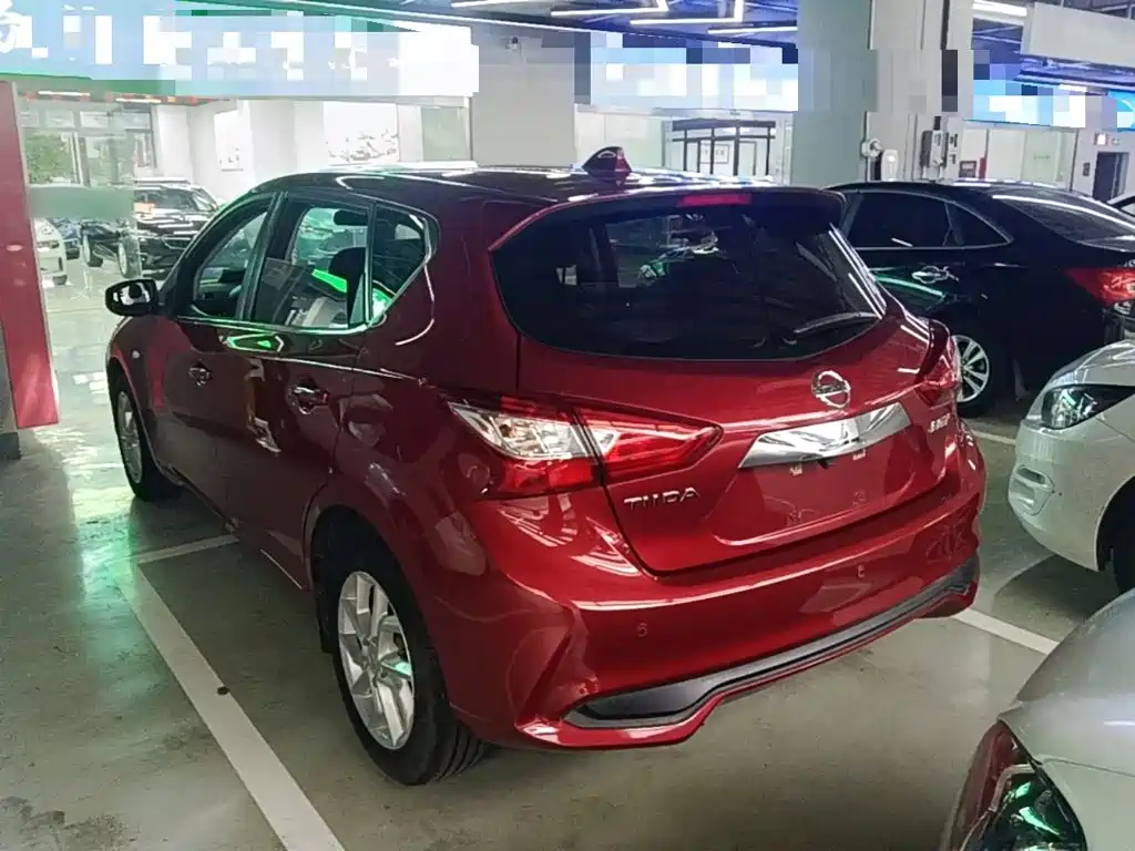 Фото 5 - Nissan Tiida