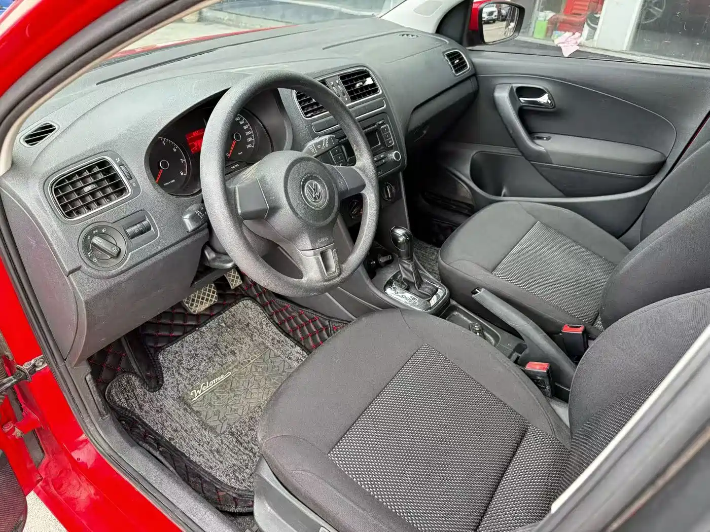 Volkswagen Polo 2011 1.6L Automatic Cool Edition фото 4