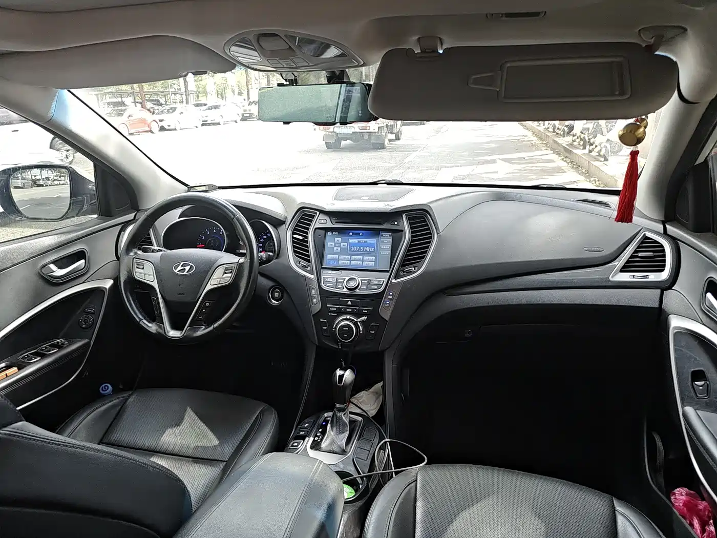 Hyundai Santa Fe 2015 2.4L Automatic 2WD Smart 5-seater фото 7