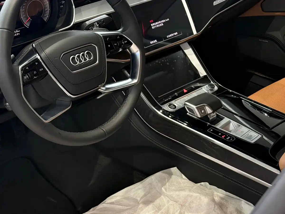 Audi A8 2025 A8L Horch Founder Edition 55TFSI фото 3