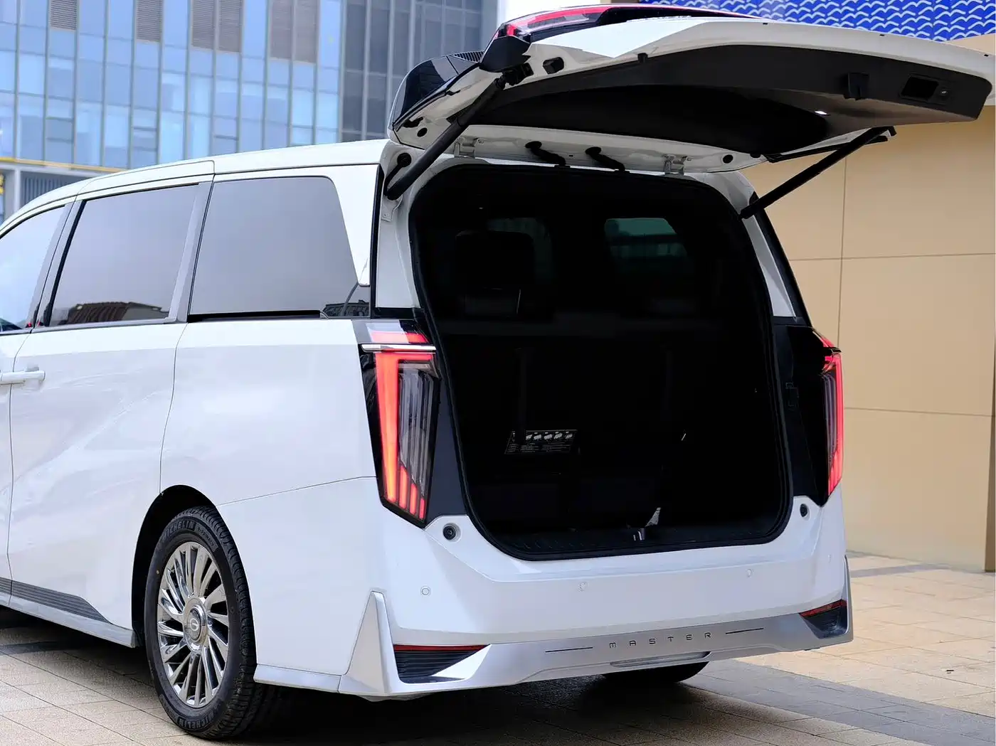 GAC Trumpchi Trumpchi M8 2023 Model Master Series Hybrid Royal Edition фото 23