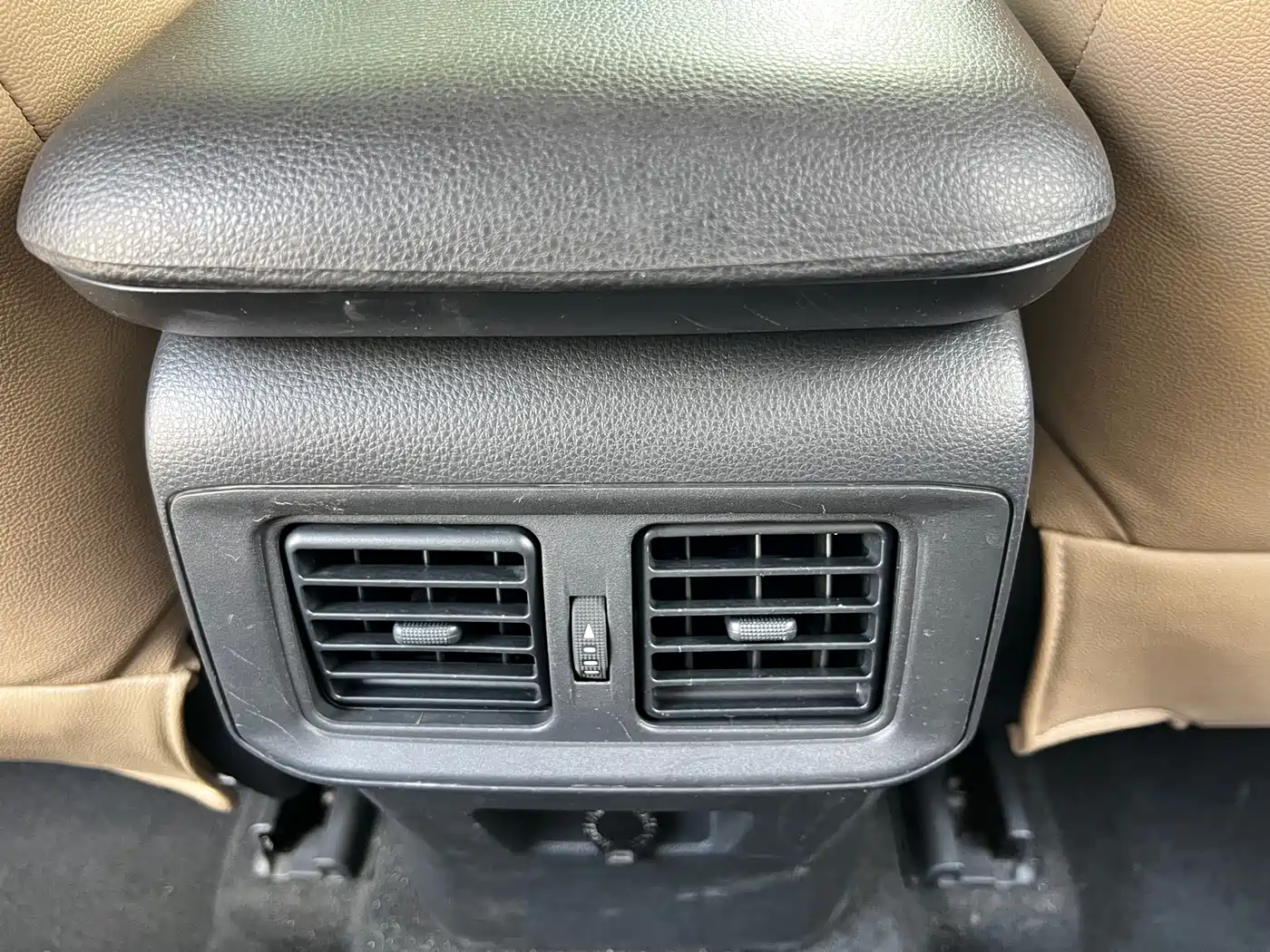 Toyota Wildlander 2022 2.0L CVT FWD Leading Edition фото 25
