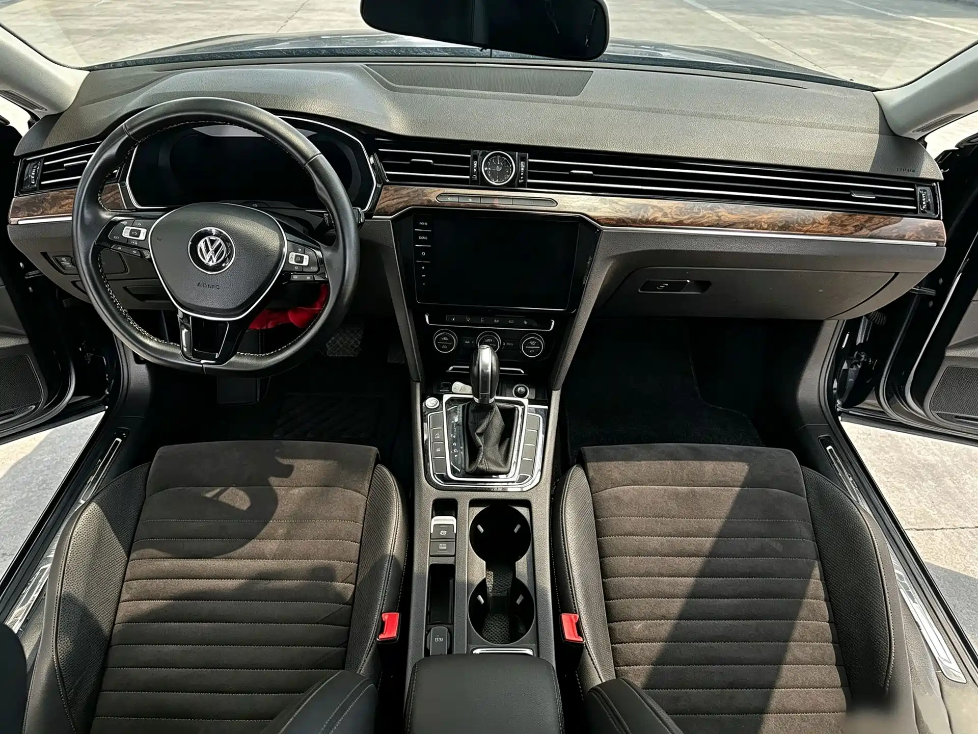 صورة 8 - Volkswagen Magotan