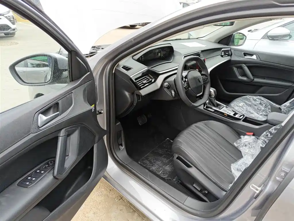 PEUGEOT 408