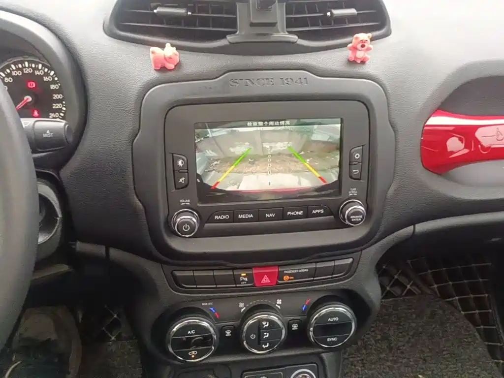 Photo 13 - Jeep Renegade