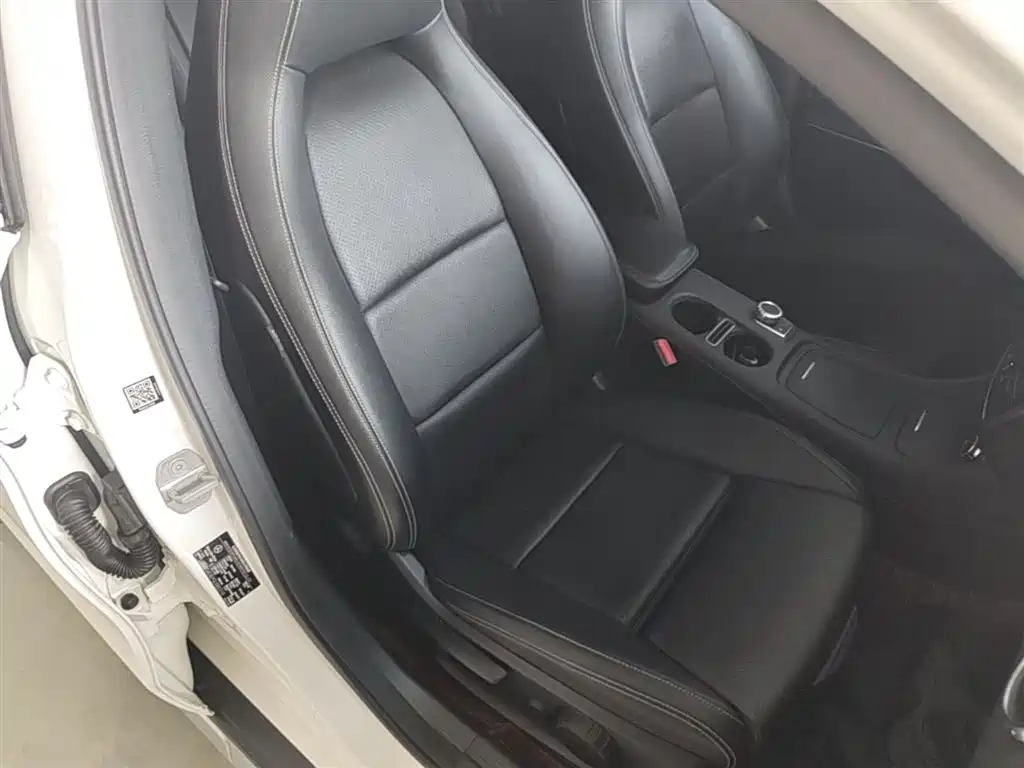 Mercedes-Benz GLA 2016 GLA 200 Dynamic фото 25