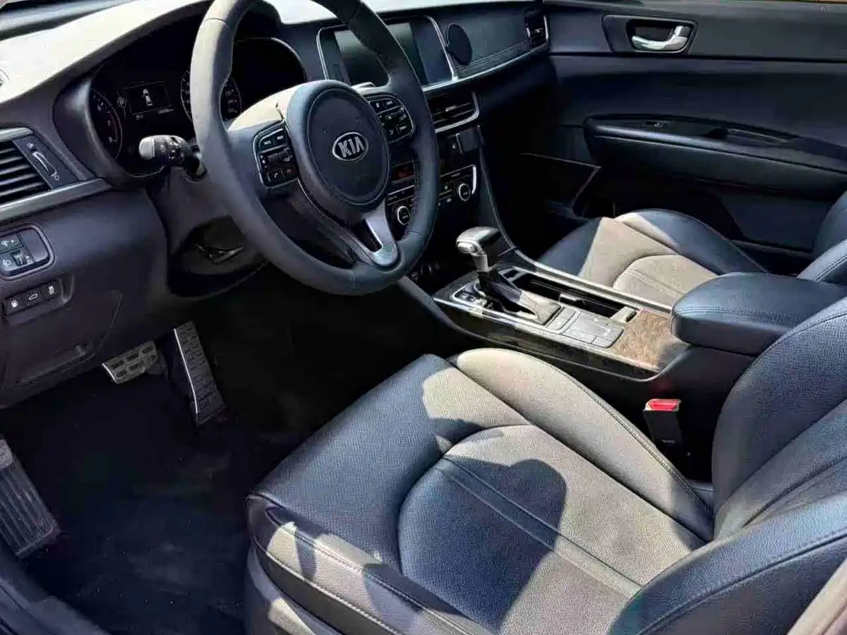 Photo 4 - Kia K5