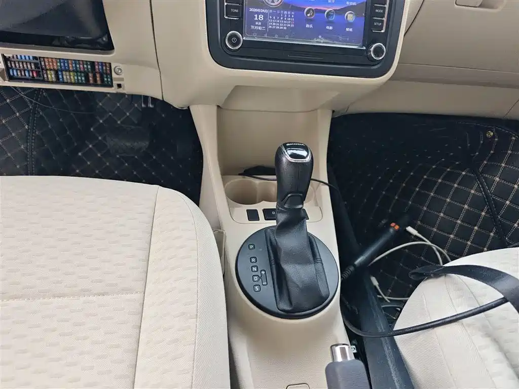 Škoda Fabia 2014 1.4L Automatic Crystal Edition фото 14