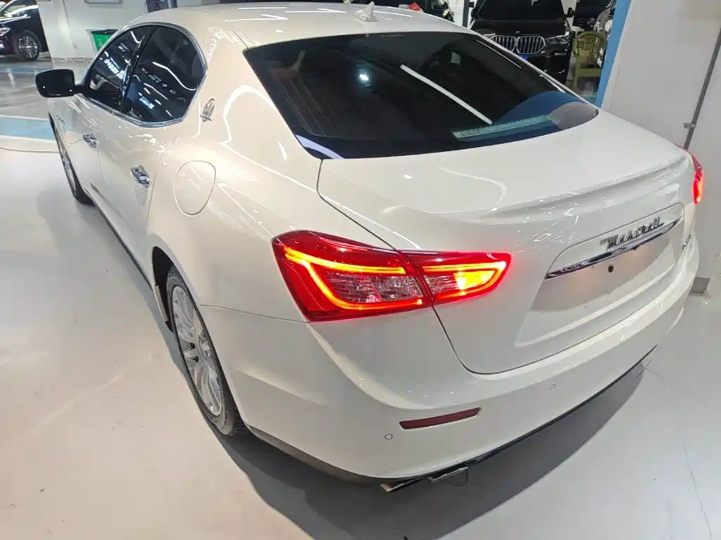 Photo 5 - Maserati Ghibli