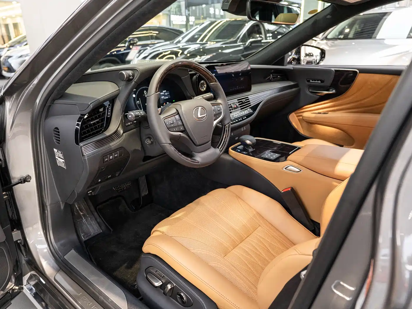 Lexus LS 2025 2024 Model 500h Luxury Edition