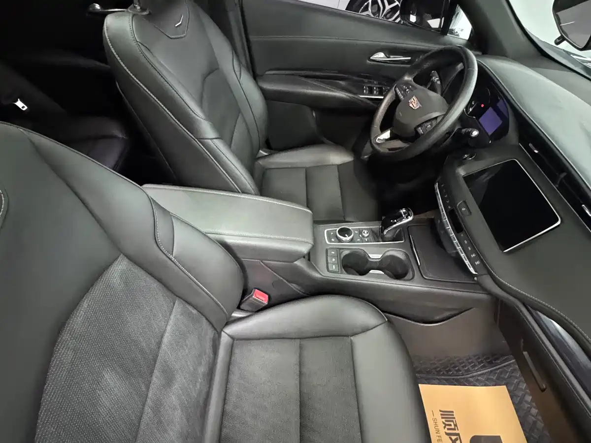 Фото 7 - Cadillac XT4