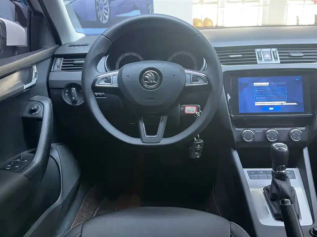 Škoda Octavia 2022 1.5L Automatic Comfort Edition фото 8