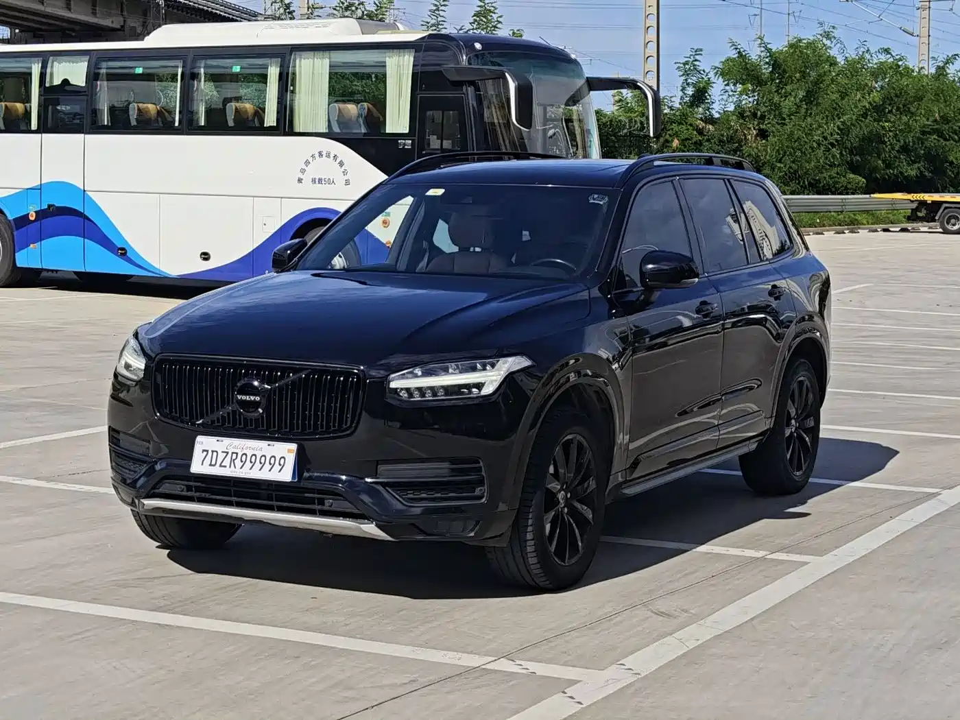 Фото 1 - Volvo XC90