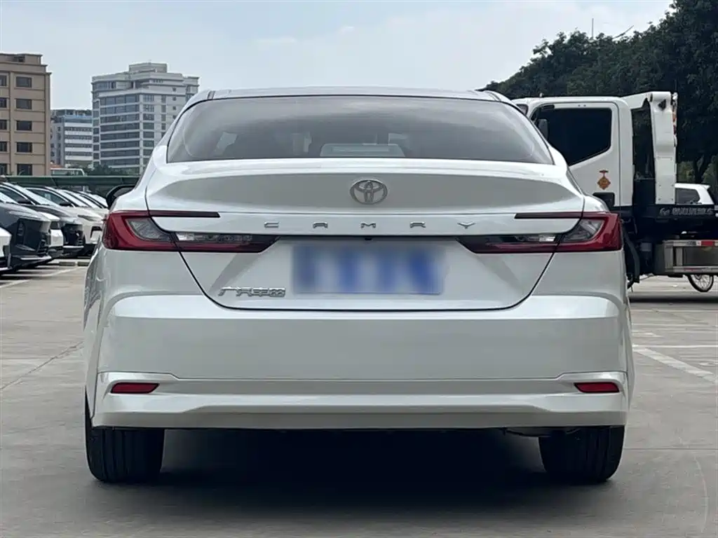 Toyota Camry 2024 2.0GVP Luxury Edition фото 8