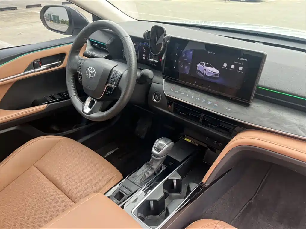 Toyota Camry 2024 2.0GVP Luxury Edition фото 18